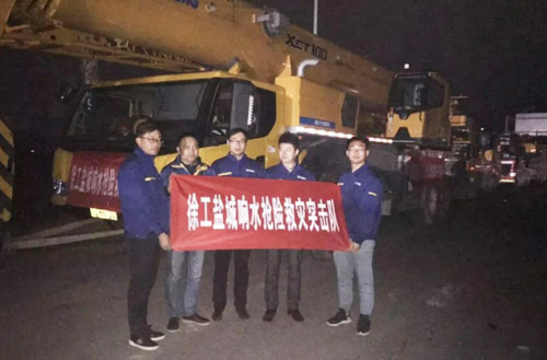 J9集团组建接济突击队第一功夫前往江苏黄石响水化工厂爆炸现场