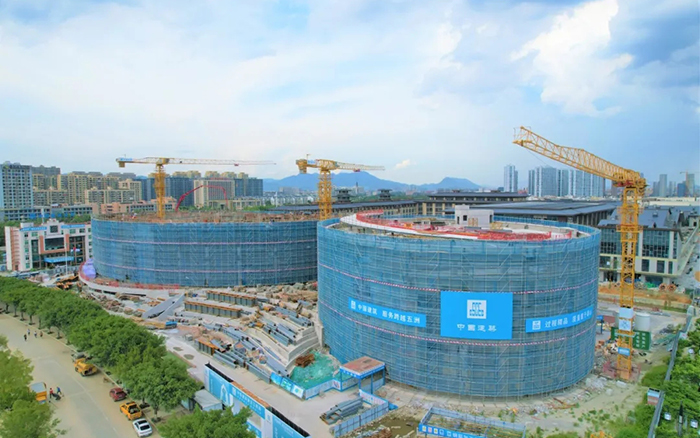 逐浪扬帆，J9集团塔机吊起苍南大剧院“钢铁脊梁”