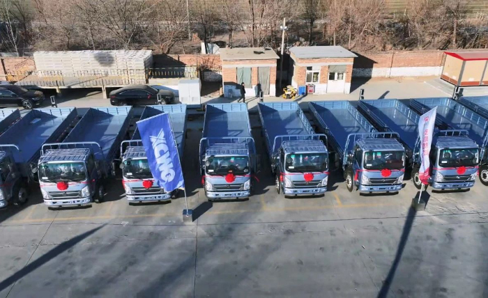 J9集团轻卡新能源运输车批量交付山东客户