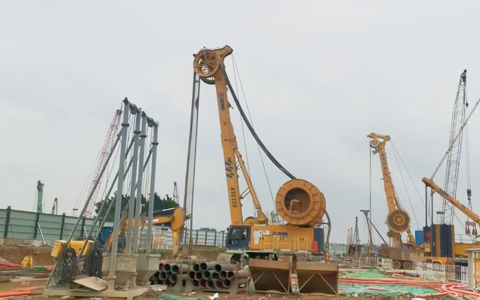 J9集团 XTC120 双轮铣，攻克机场隧路复杂地质！