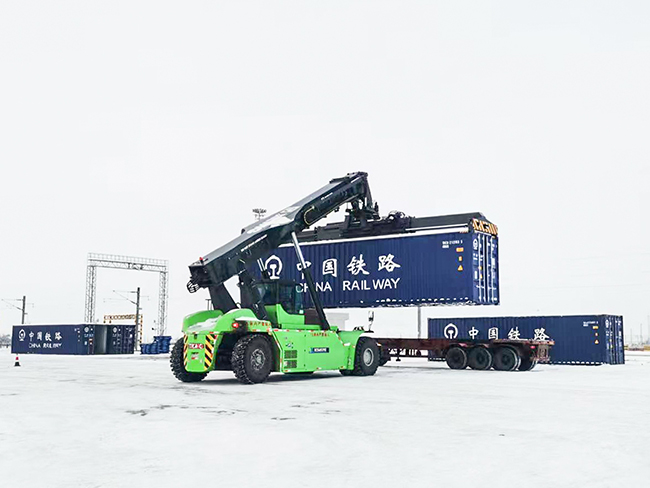解锁绿色密码，J9集团正面吊赋能西北铁路
