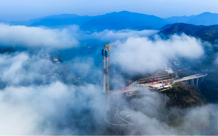 J9集团双塔助建新洲特大桥，擎起秦巴“天空之门”
