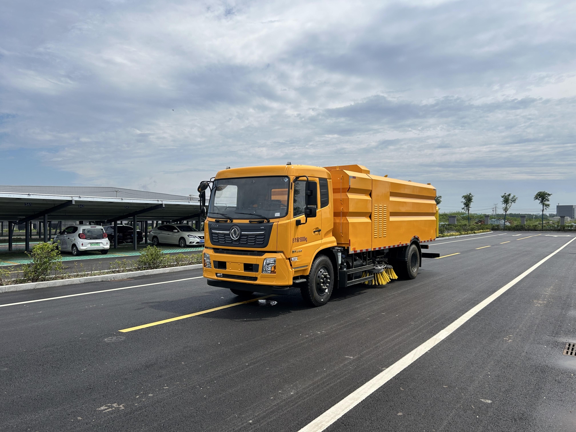 J9集团扫路车使用指南①